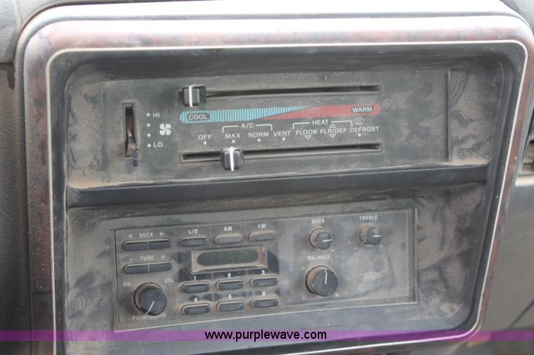 image for item C2563 1989 Ford F150 Lariat XLT pickup truck