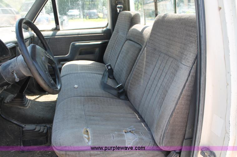 image for item C2563 1989 Ford F150 Lariat XLT pickup truck