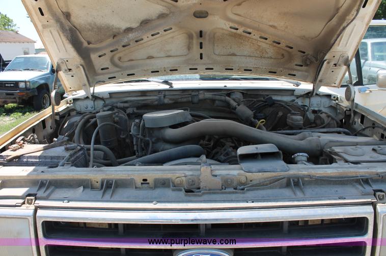 image for item C2563 1989 Ford F150 Lariat XLT pickup truck