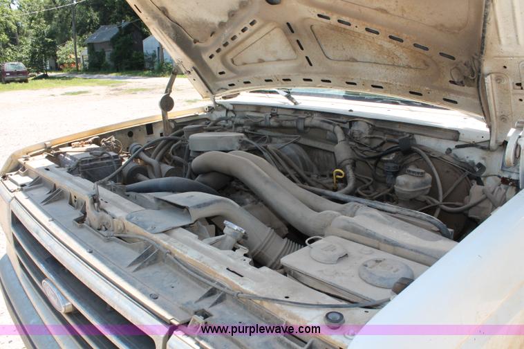 image for item C2563 1989 Ford F150 Lariat XLT pickup truck