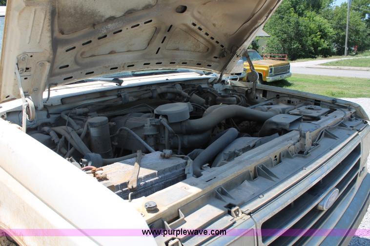 image for item C2563 1989 Ford F150 Lariat XLT pickup truck