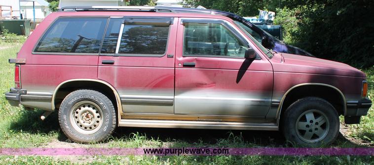 image for item C2566 1993 Chevrolet S10 Blazer SUV
