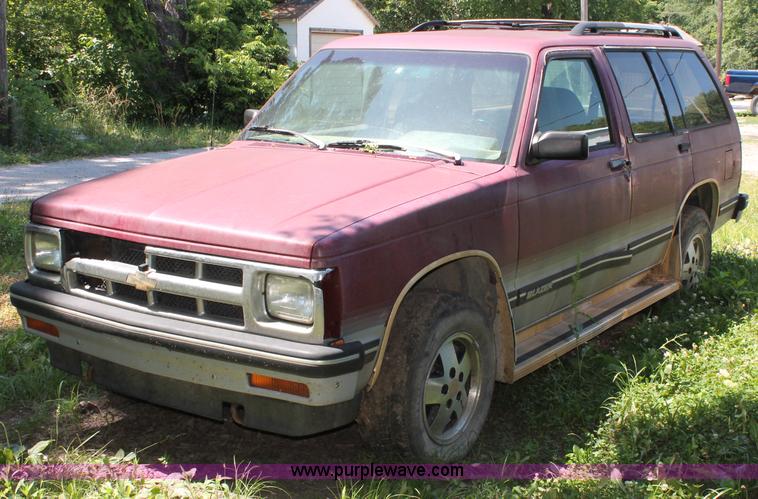 image for item C2566 1993 Chevrolet S10 Blazer SUV