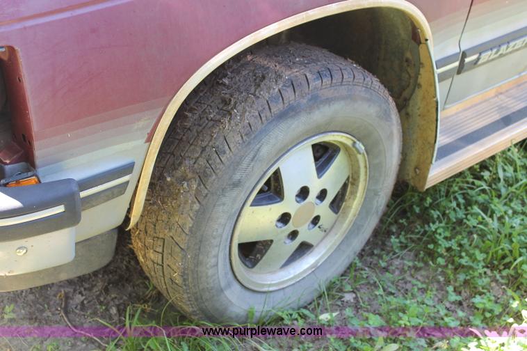 image for item C2566 1993 Chevrolet S10 Blazer SUV