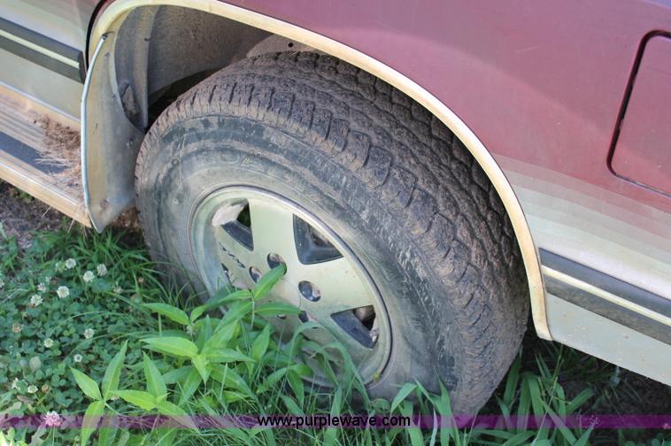image for item C2566 1993 Chevrolet S10 Blazer SUV