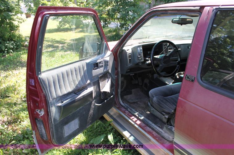 image for item C2566 1993 Chevrolet S10 Blazer SUV