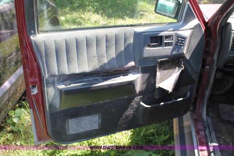 image for item C2566 1993 Chevrolet S10 Blazer SUV