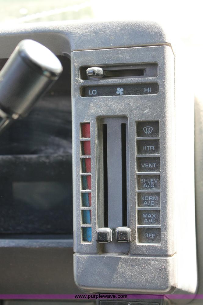 image for item C2566 1993 Chevrolet S10 Blazer SUV