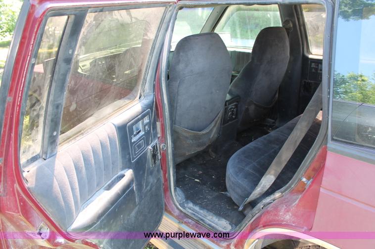 image for item C2566 1993 Chevrolet S10 Blazer SUV