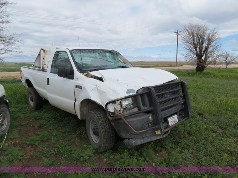 image for item C9670 2003 Ford F250 Super Duty pickup truck