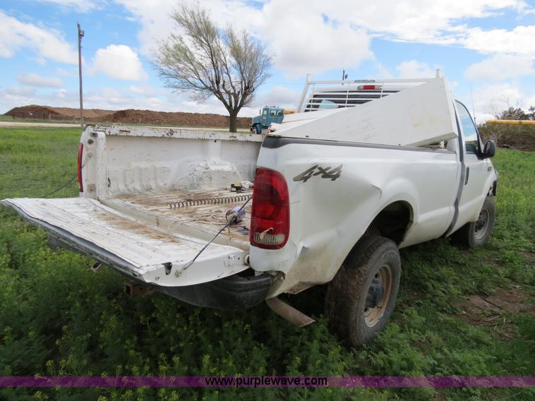 image for item C9670 2003 Ford F250 Super Duty pickup truck