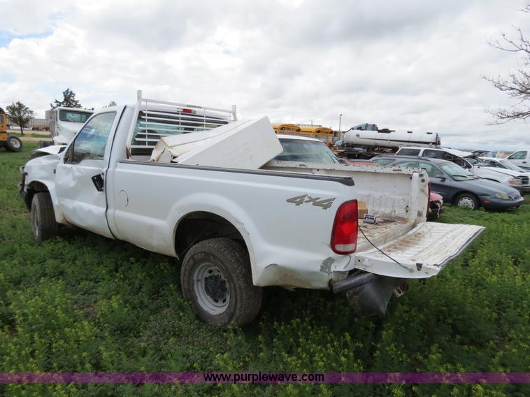 image for item C9670 2003 Ford F250 Super Duty pickup truck
