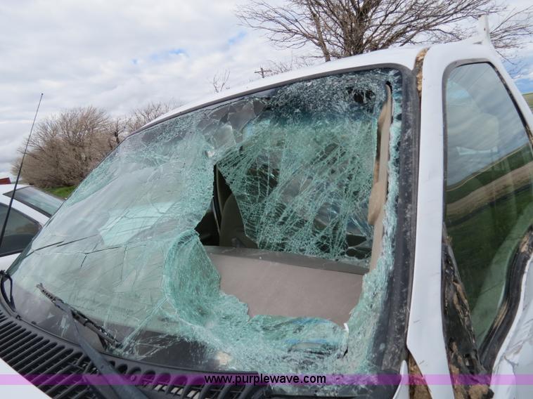 image for item C9670 2003 Ford F250 Super Duty pickup truck