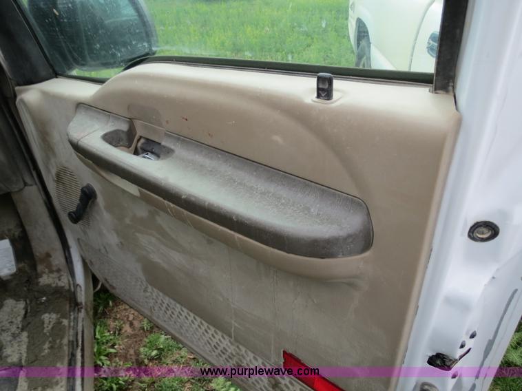 image for item C9670 2003 Ford F250 Super Duty pickup truck