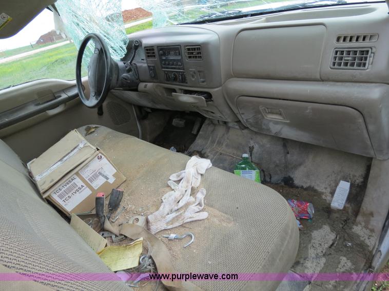 image for item C9670 2003 Ford F250 Super Duty pickup truck