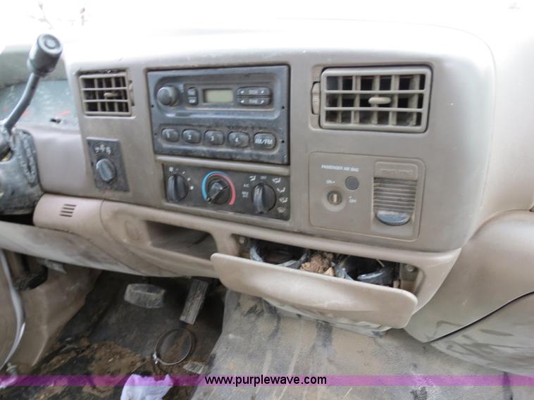 image for item C9670 2003 Ford F250 Super Duty pickup truck