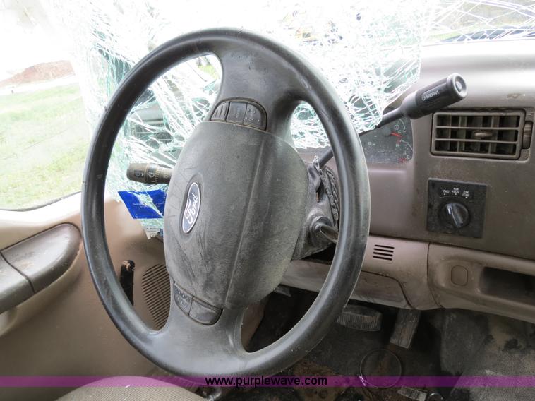 image for item C9670 2003 Ford F250 Super Duty pickup truck