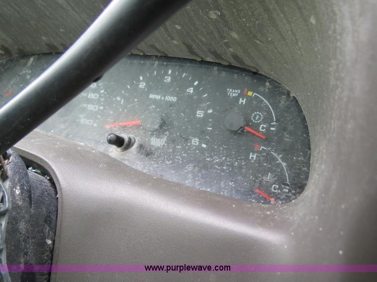 image for item C9670 2003 Ford F250 Super Duty pickup truck