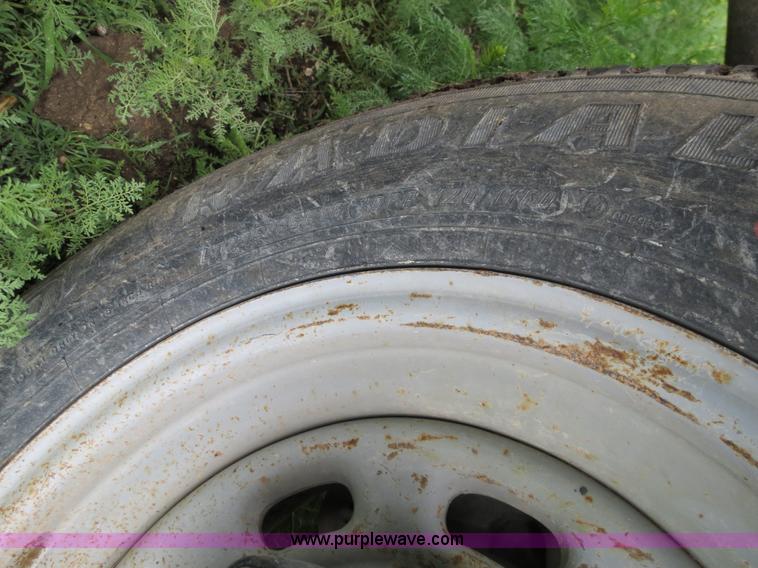 image for item C9670 2003 Ford F250 Super Duty pickup truck