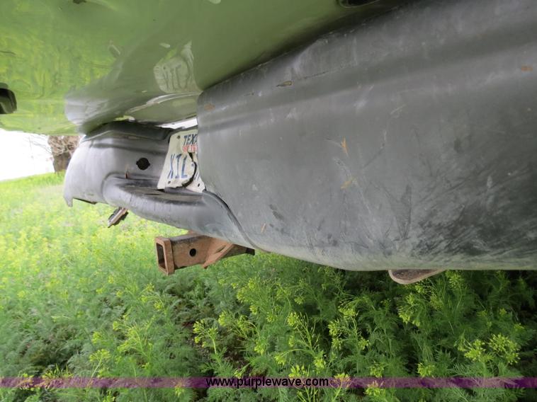 image for item C9670 2003 Ford F250 Super Duty pickup truck