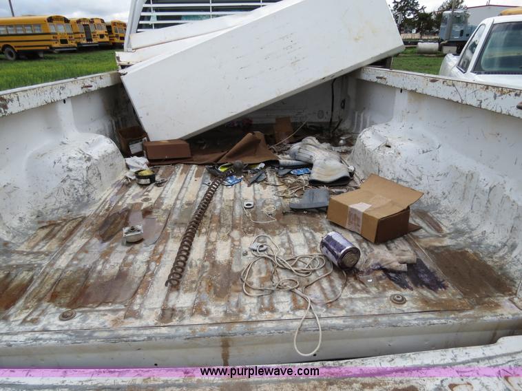 image for item C9670 2003 Ford F250 Super Duty pickup truck