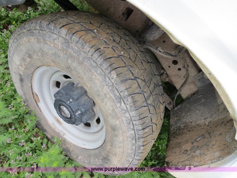 image for item C9670 2003 Ford F250 Super Duty pickup truck