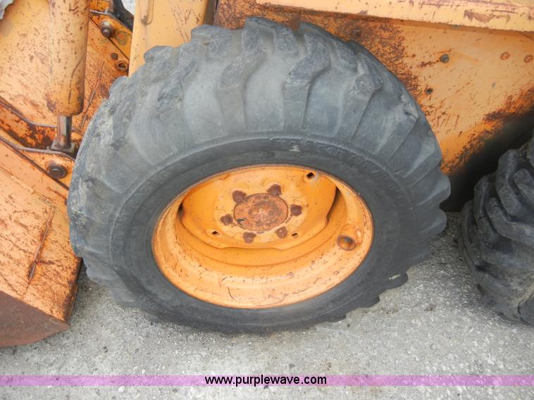 image for item D4130 1981 Case 1835 skid steer