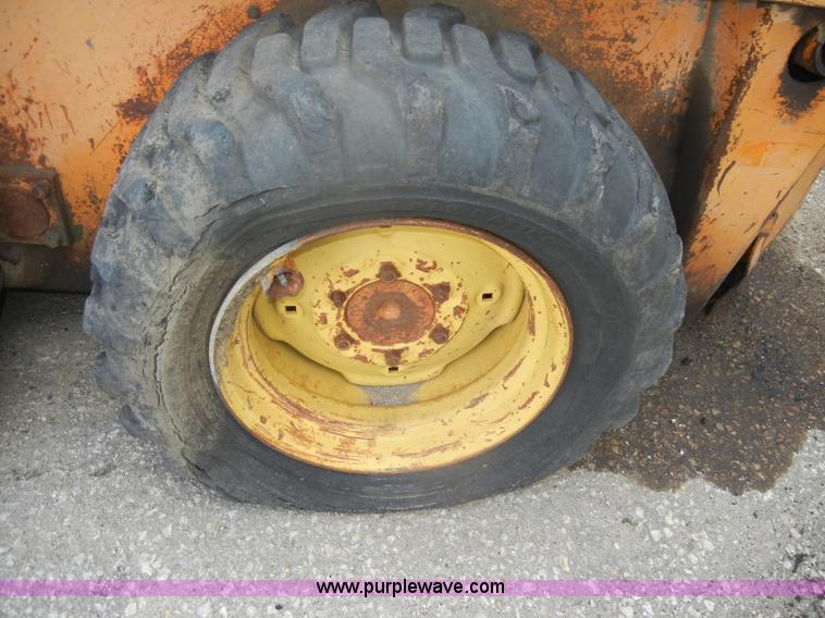 image for item D4130 1981 Case 1835 skid steer