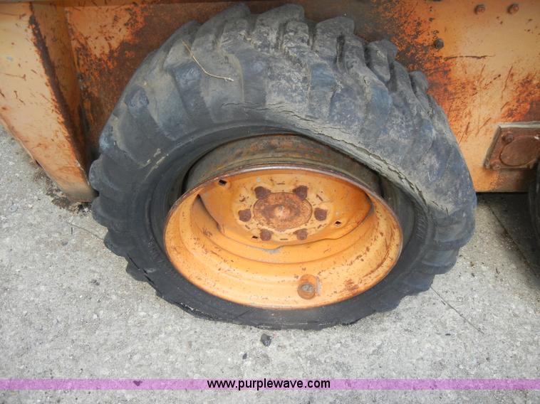 image for item D4130 1981 Case 1835 skid steer