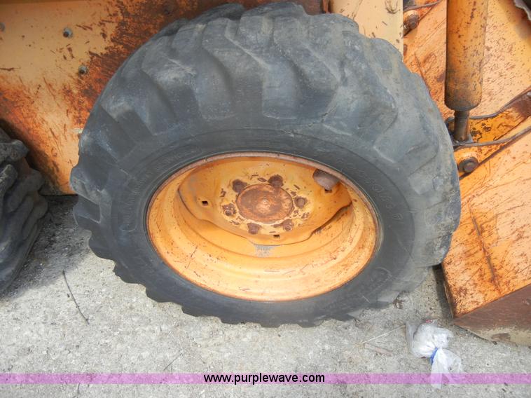 image for item D4130 1981 Case 1835 skid steer