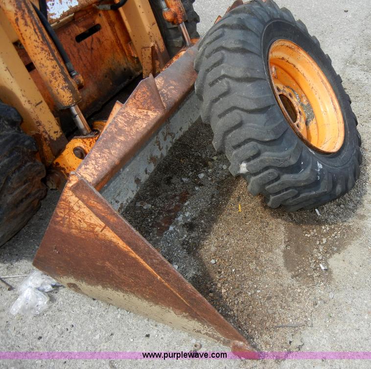 image for item D4130 1981 Case 1835 skid steer