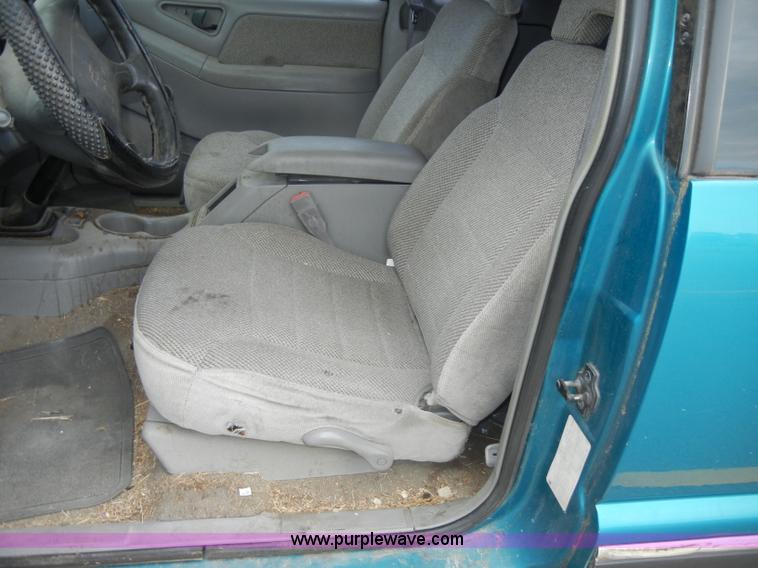 image for item D4141 1995 Chevrolet S10 pickup truck