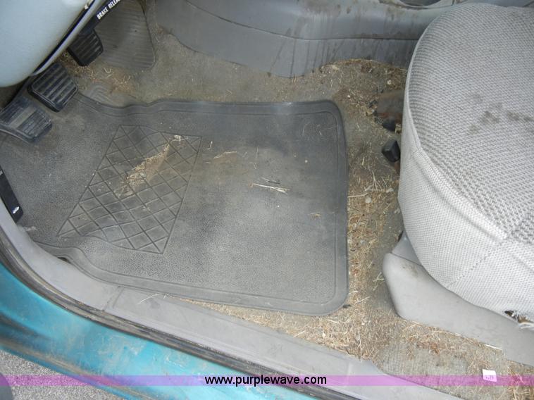 image for item D4141 1995 Chevrolet S10 pickup truck