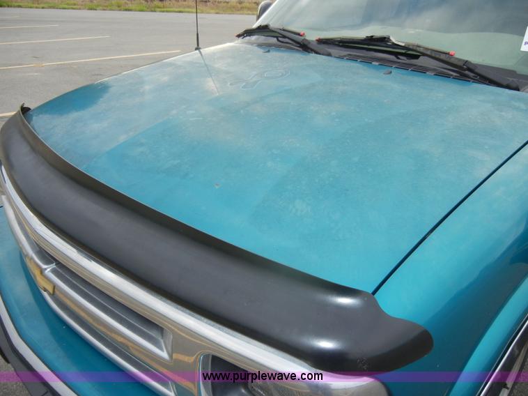 image for item D4141 1995 Chevrolet S10 pickup truck