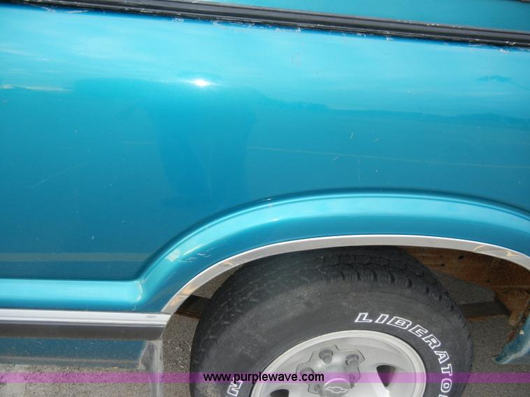 image for item D4141 1995 Chevrolet S10 pickup truck