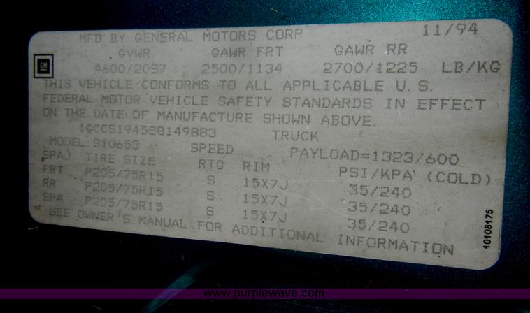 image for item D4141 1995 Chevrolet S10 pickup truck