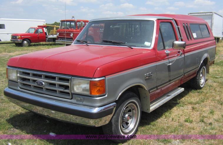 image for item D5573 1989 Ford F150 pickup truck