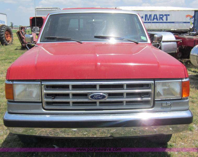 image for item D5573 1989 Ford F150 pickup truck