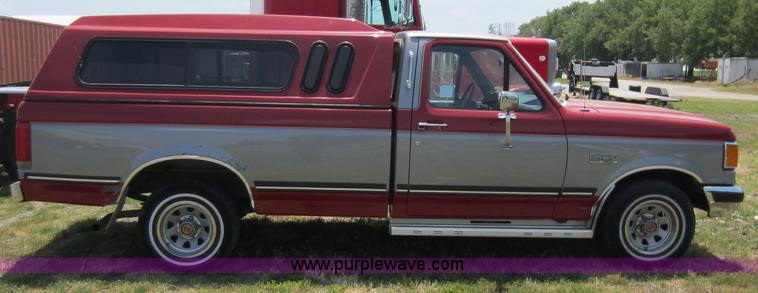 image for item D5573 1989 Ford F150 pickup truck