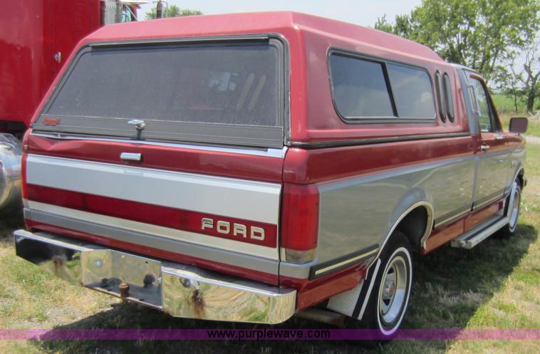 image for item D5573 1989 Ford F150 pickup truck