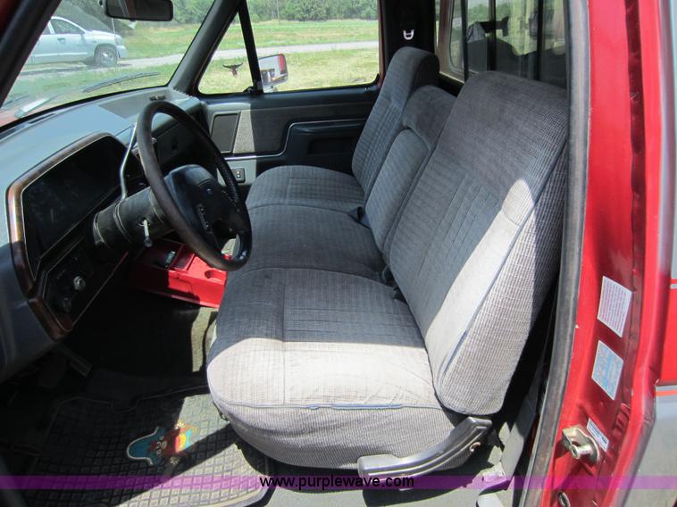 image for item D5573 1989 Ford F150 pickup truck