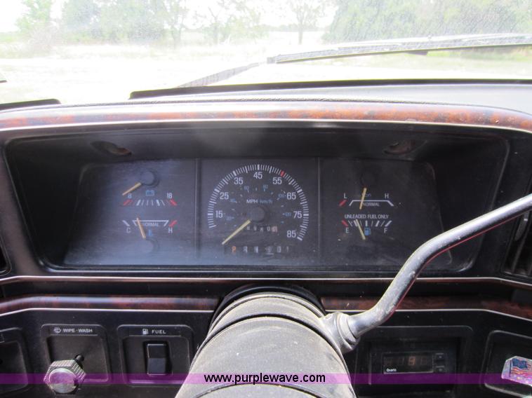 image for item D5573 1989 Ford F150 pickup truck