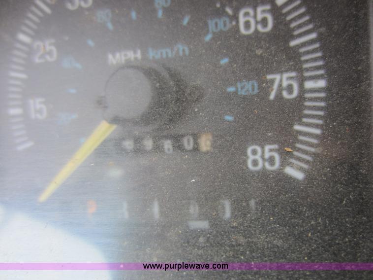 image for item D5573 1989 Ford F150 pickup truck