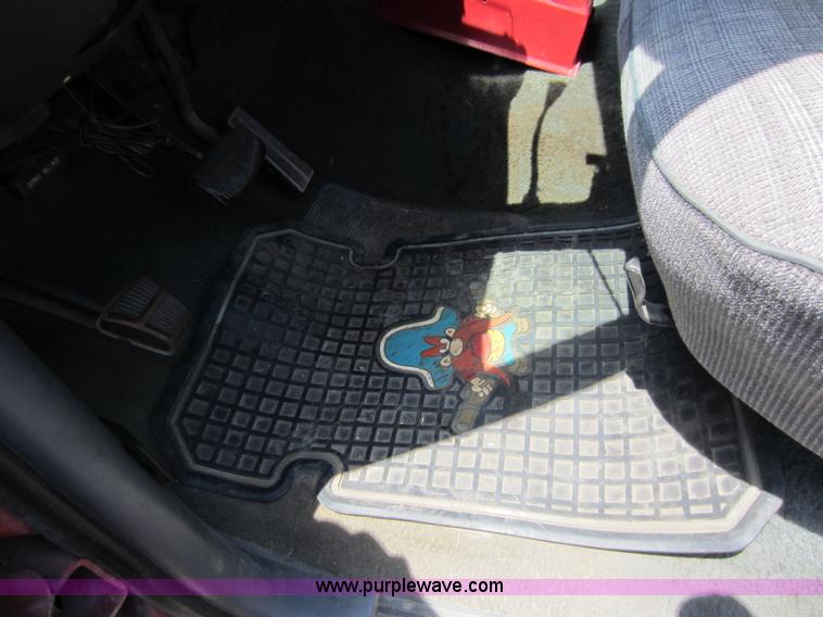 image for item D5573 1989 Ford F150 pickup truck