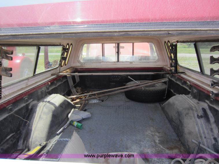 image for item D5573 1989 Ford F150 pickup truck