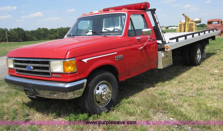 image for item D5578 1990 Ford F350 rollback wrecker truck
