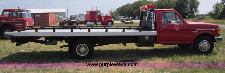 image for item D5578 1990 Ford F350 rollback wrecker truck