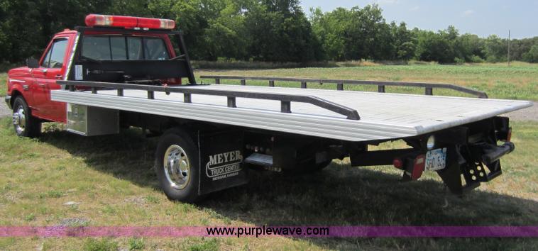image for item D5578 1990 Ford F350 rollback wrecker truck