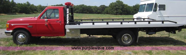 image for item D5578 1990 Ford F350 rollback wrecker truck