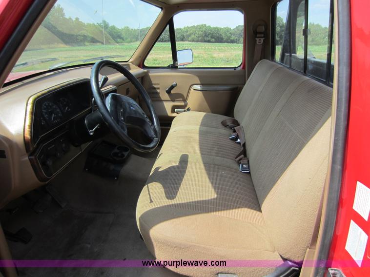 image for item D5578 1990 Ford F350 rollback wrecker truck